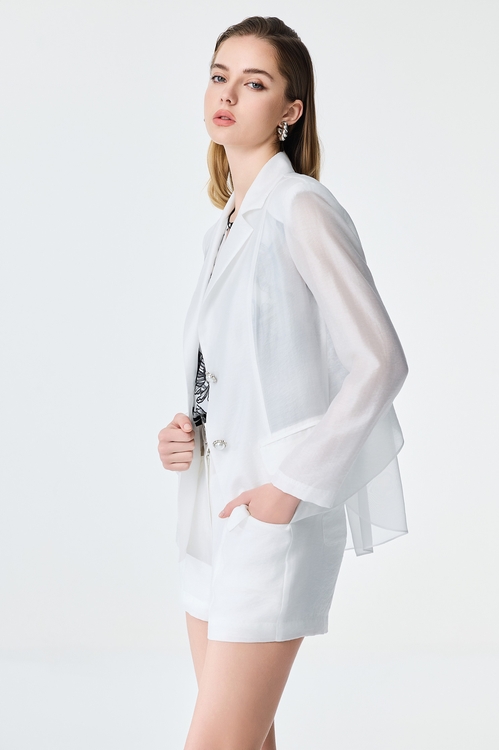 Front Pocket White Shorts,Office Looks