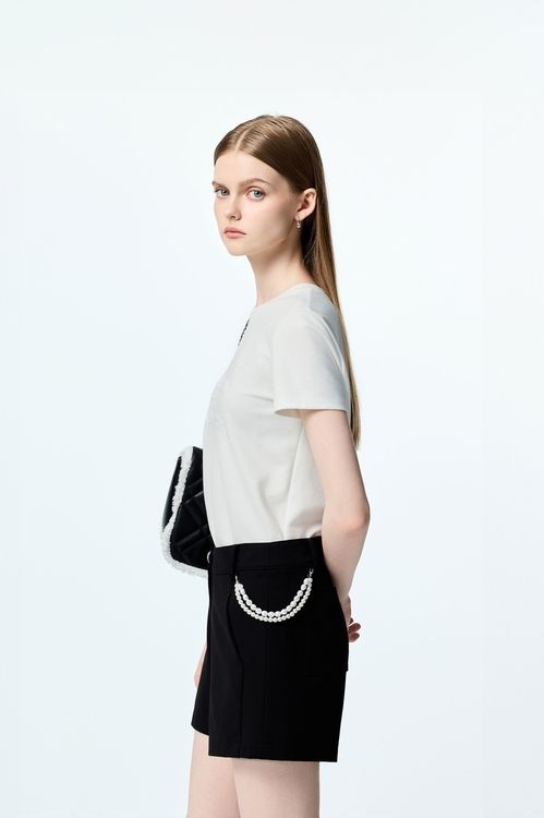 Black Shorts With Detachable Pearl Accessory,Black pants