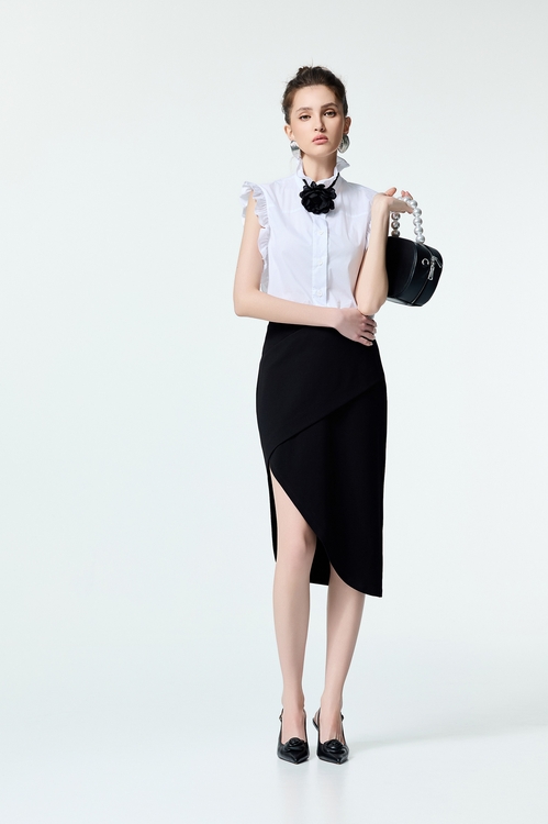 Ruffle Vest With Detachable Rose Brooch,Season (SS) Look