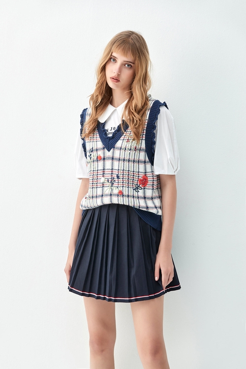 Checkered Knit Vest With Floral Embroidery,Knitted tops