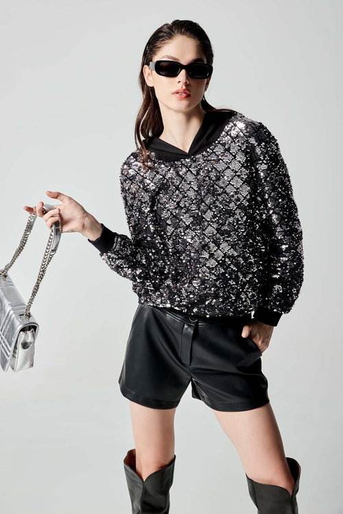 V-Neck Sequin Top,Party Looks