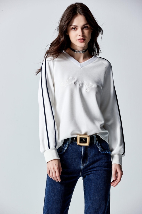 V-neck Front Slogan Sweatshirt,Embroidered tops