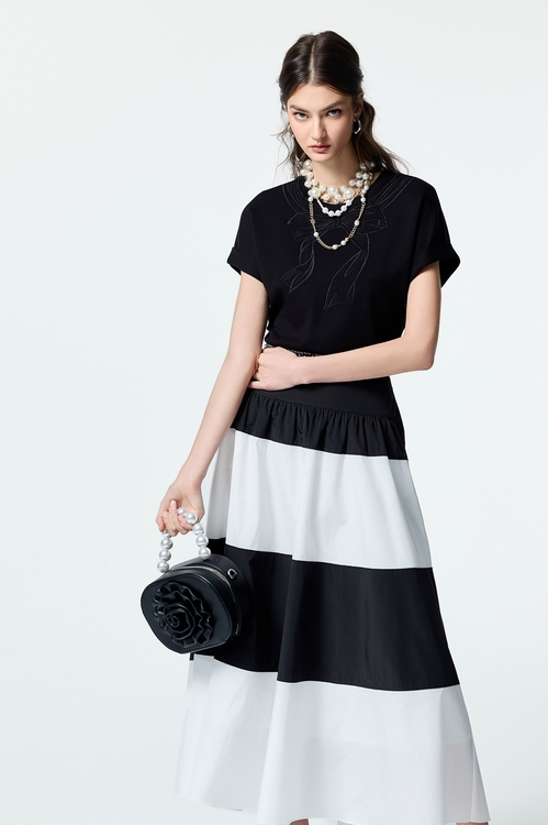 Embroidery Bow Graphic Black Tee,Black tops,black tops