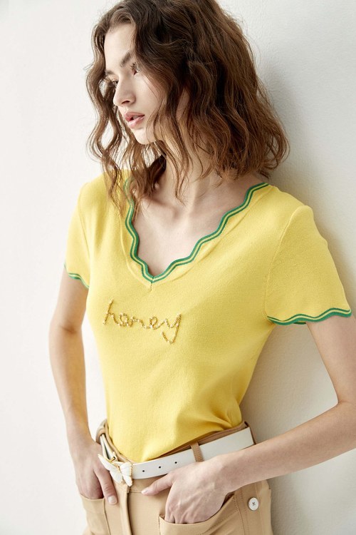 Slogan Knit Top With Contrast Trim,V-Neck T shirts