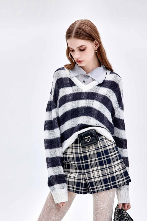 V-neck Navy Stripe Knit Top,Season (AW) Look