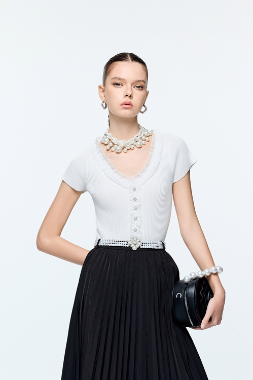 Pleated Detail V-neck Knit Top,Season (AW) Look