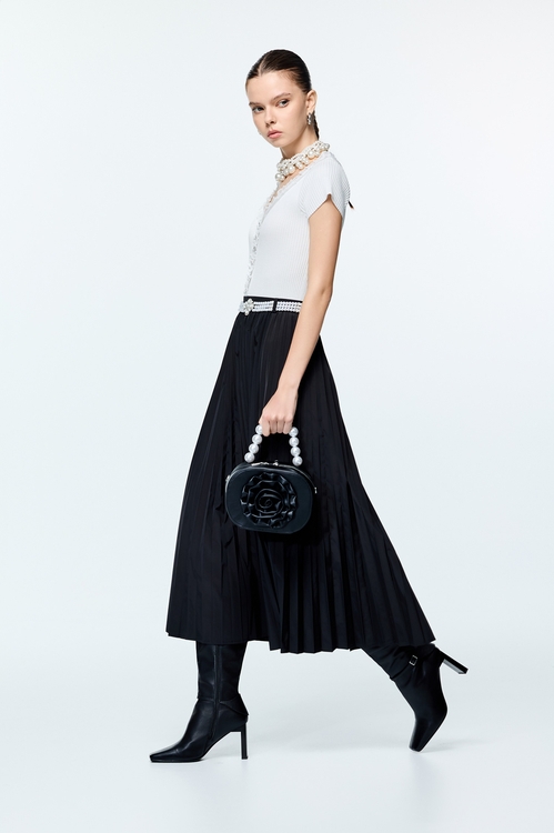 Pleated Detail V-neck Knit Top,Season (AW) Look