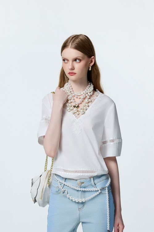 V-neck Lace Detail White Top,,V-neck Lace Detail White Top,V-Neck T shirts,Tops,Season (AW) Look,Valentine,Lace,Lace tops,upperclass
