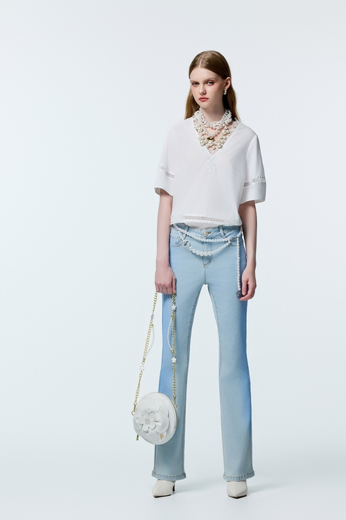V-neck Lace Detail White Top,,V-neck Lace Detail White Top,V-Neck T shirts,Tops,Season (AW) Look,Valentine,Lace,Lace tops,upperclass