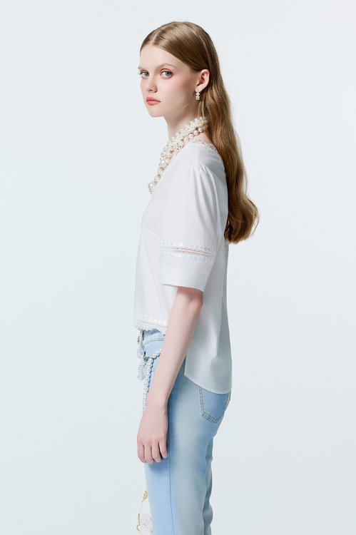 V-neck Lace Detail White Top,,V-neck Lace Detail White Top,V-Neck T shirts,Tops,Season (AW) Look,Valentine,Lace,Lace tops,upperclass