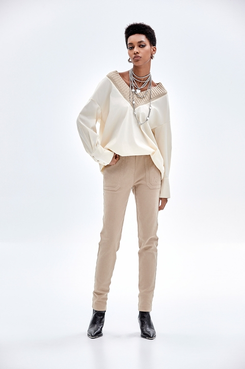 Contrast V-neckline Long Sleeve Top,Blouses