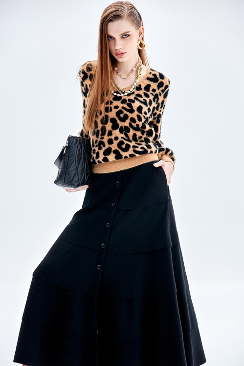 V-neck Leopard Print Knit Top,,V-neck Leopard Print Knit Top,Culottes,Season (AW) Look,Culottes,Pants,Jackets,Outerwear,Season (AW) Look,Tops,Cropped tops,Season (AW) Look,Knitted,Knitted tops,Knitted tops,Tops,Season (AW) Look,Knitted,Knitted tops,Knitted tops