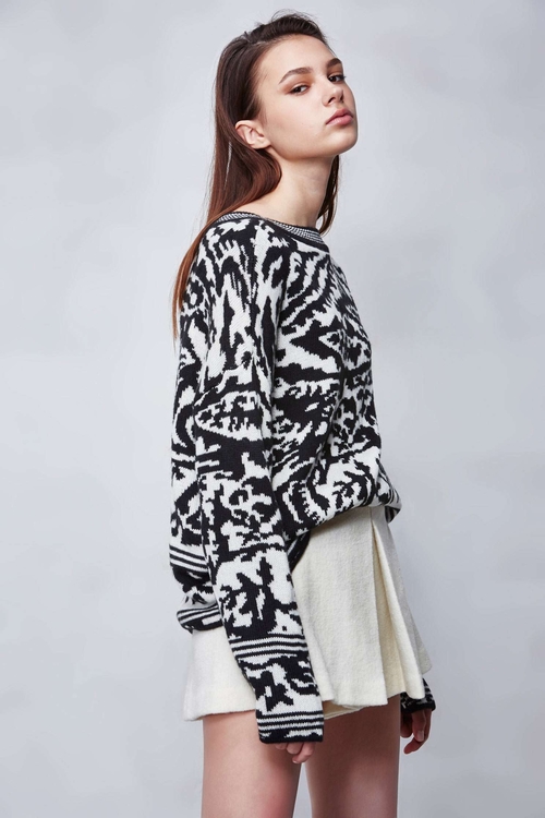 Long Sleeve Graphic  Knit Top,Round neck tops