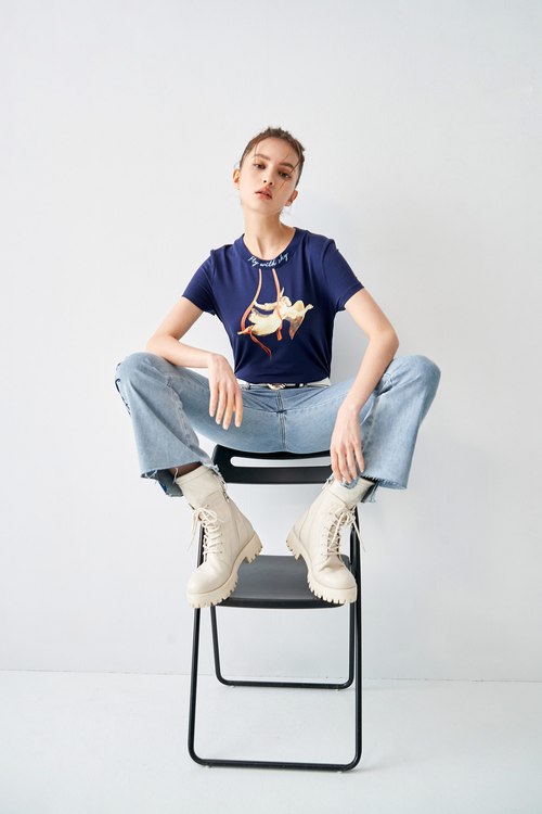 Navy Rib Neckline Tee With Graphic Print,comfotism