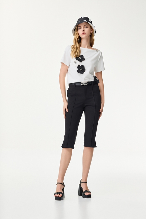 Contrast Floral Detail Short Sleeve Tee,,Contrast Floral Detail Short Sleeve Tee,Season (SS) Look,Midi skirts,T-shirts,Tops,Season (SS) Look,Cotton