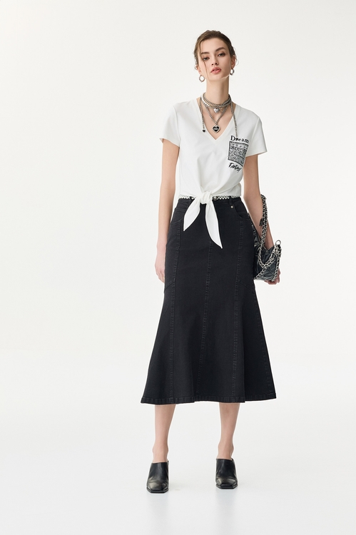 Front Knot Graphic Embroidery Short Sleeve Tee,,Front Knot Graphic Embroidery Short Sleeve Tee,Jackets,Outerwear,Season (SS) Look,co-ord sets,V-neck dresses,Dresses,Season (SS) Look,Maxi dresses,Black dresses