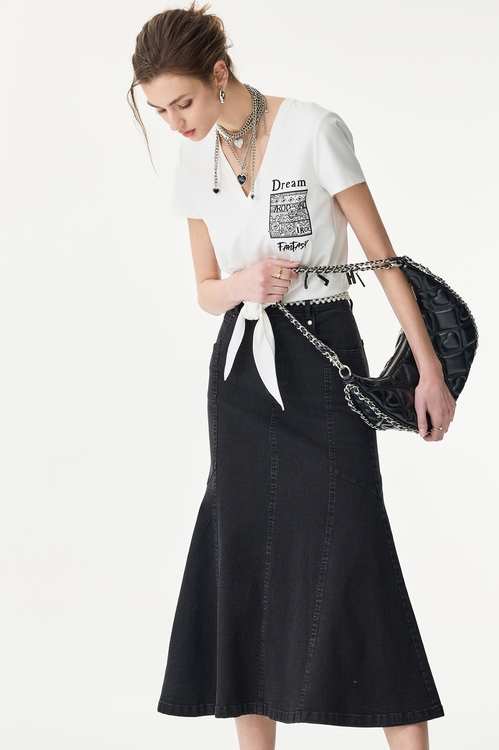 Front Knot Graphic Embroidery Short Sleeve Tee,,Front Knot Graphic Embroidery Short Sleeve Tee,Jackets,Outerwear,Season (SS) Look,co-ord sets,V-neck dresses,Dresses,Season (SS) Look,Maxi dresses,Black dresses