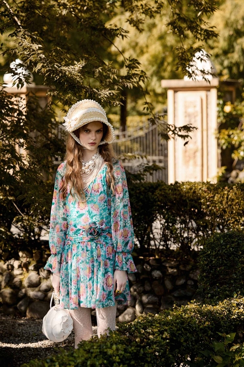 Floral Print Long Sleeve Short Dress,,Floral Print Long Sleeve Short Dress,Tops,Season (SS) Look,Embroidered,Outerwear,Season (AW) Look,Valentine,blossoms,Lace,Knitted,Knitted coats,Season (AW) Look,Midi skirts,Outerwear,co-ord sets,Denim,Denim Jackets,pearl,Season (AW) Look,Valentine,Cotton,blossoms,Office Looks,Denim,Denim skirts,Season (AW) Look,Valentine,blossoms,Lace,Lace skirts,upperclass,Midi skirts,Office Looks,co-ord sets,Denim,Denim pants,Season (AW) Look,Valentine,Wide-leg jeans,Pants,Tops,co-ord sets,pearl,Season (AW) Look,sleeveless tops,upperclass,Necklaces,co-ord sets,Mini skirts,Shorts,Season (AW) Look,Pencil skirts,Jackets,Outerwear,co-ord sets,Season (AW) Look,Blazers,Tops,Season (AW) Look,Valentine,blossoms,V-neck dresses,Embroidered,Printed dresses,Chiffon dresses,Season (AW) Look,blossoms,Chiffon,Chiffon dresses