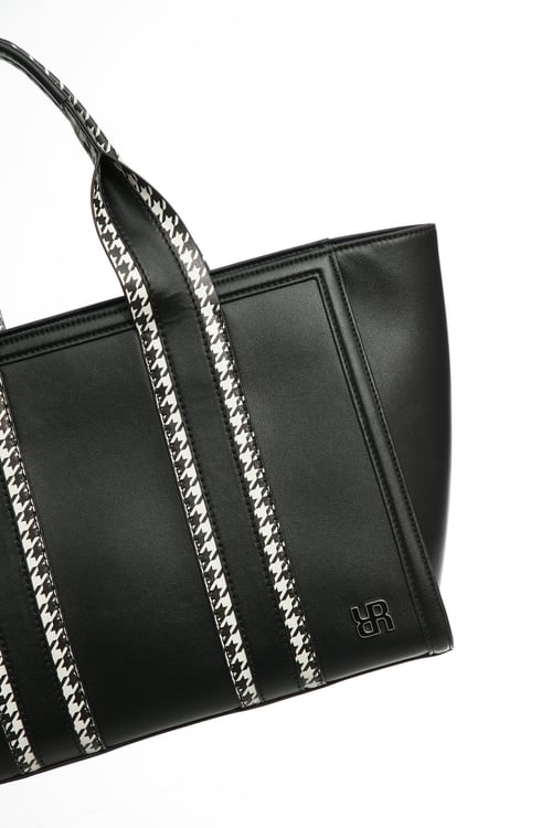 Black Leather Bag With Houndstooth Trim Handle Detail,,Black Leather Bag With Houndstooth Trim Handle Detail,Crossbody bags,Leather,Season (AW) Look,Shoulder bags,Crossbody bags,pearl,Leather,Season (AW) Look,Plaid,Leather,Season (AW) Look