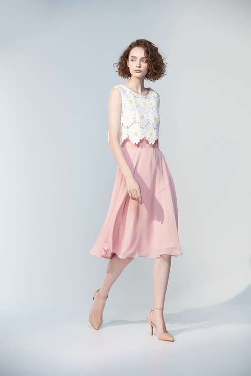 Sleeveless Dress with Cutwork Embroidery,Chiffon skirts