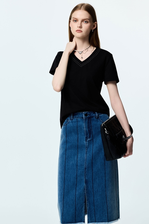 V-neck Contrast Stitch Detail Tee,Tops