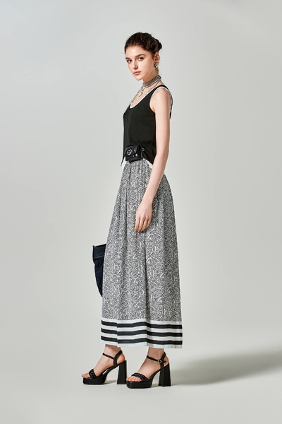 All Over Leaf Print Long Skirt