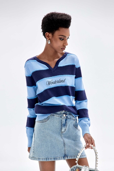 Long Sleeve Contrast Stripe Knit Top