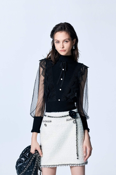 Lace Trim Detail Knit Top With Contrast Mesh Sleeve